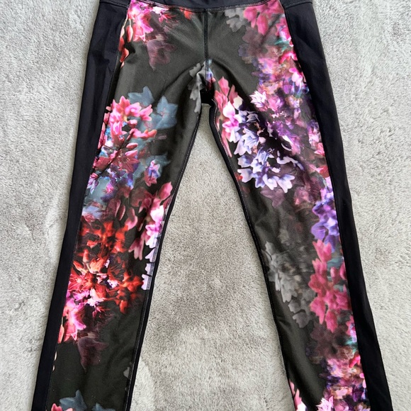LULULEMON Pre-owned Floral Print Leggings with Black Panels - Picture 1 of 9